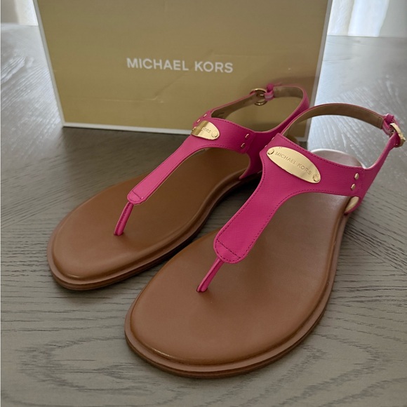 MICHAEL MICHAEL KORS Women's MK Plate Flat Thong Sandals French pink Leather 11 - Picture 1 of 3